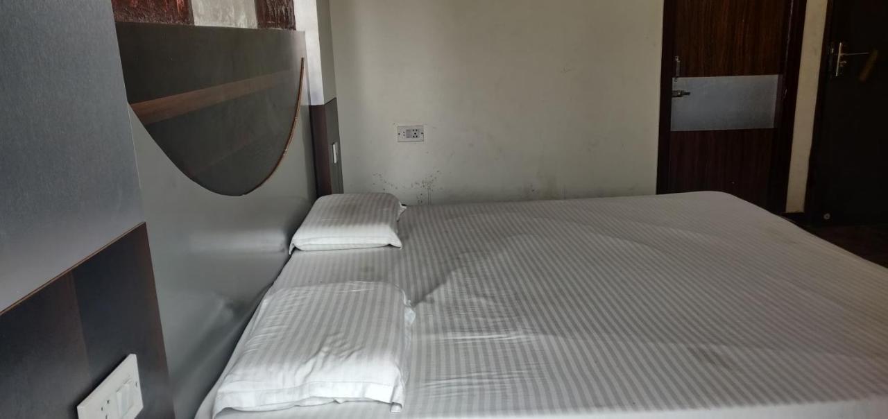 Hotel Shakuntala カトラ エクステリア 写真